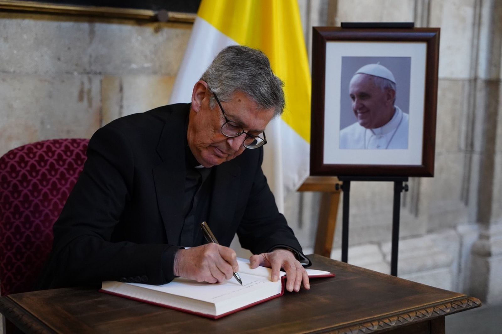 Rector. Libro de condolencias