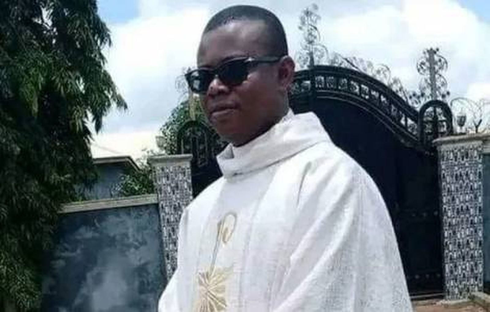 El sacerdote Kingsley Eze