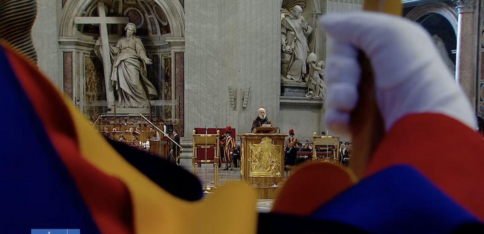 Cantalamessa, durante su predicación