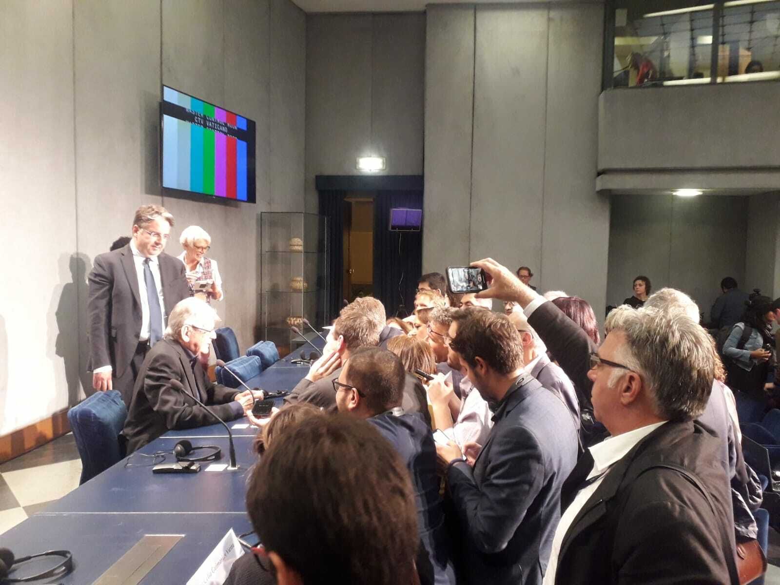 Erwin Kräutler, en la Sala Stampa