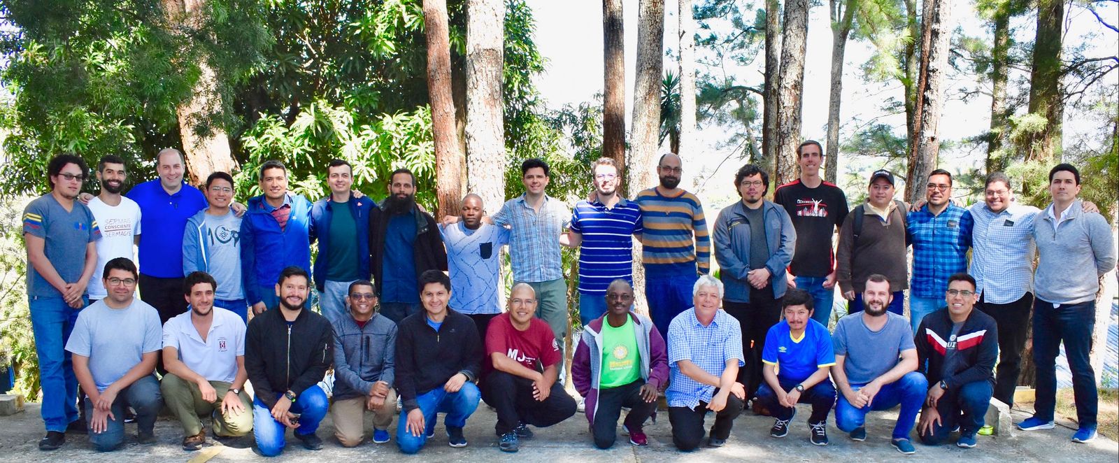 Hermann, con su comunidad de Lima