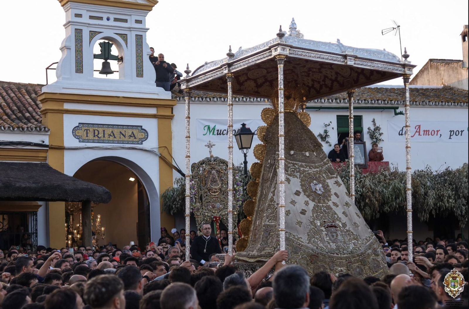 La Virgen del Rocío, paseada por las hermandades