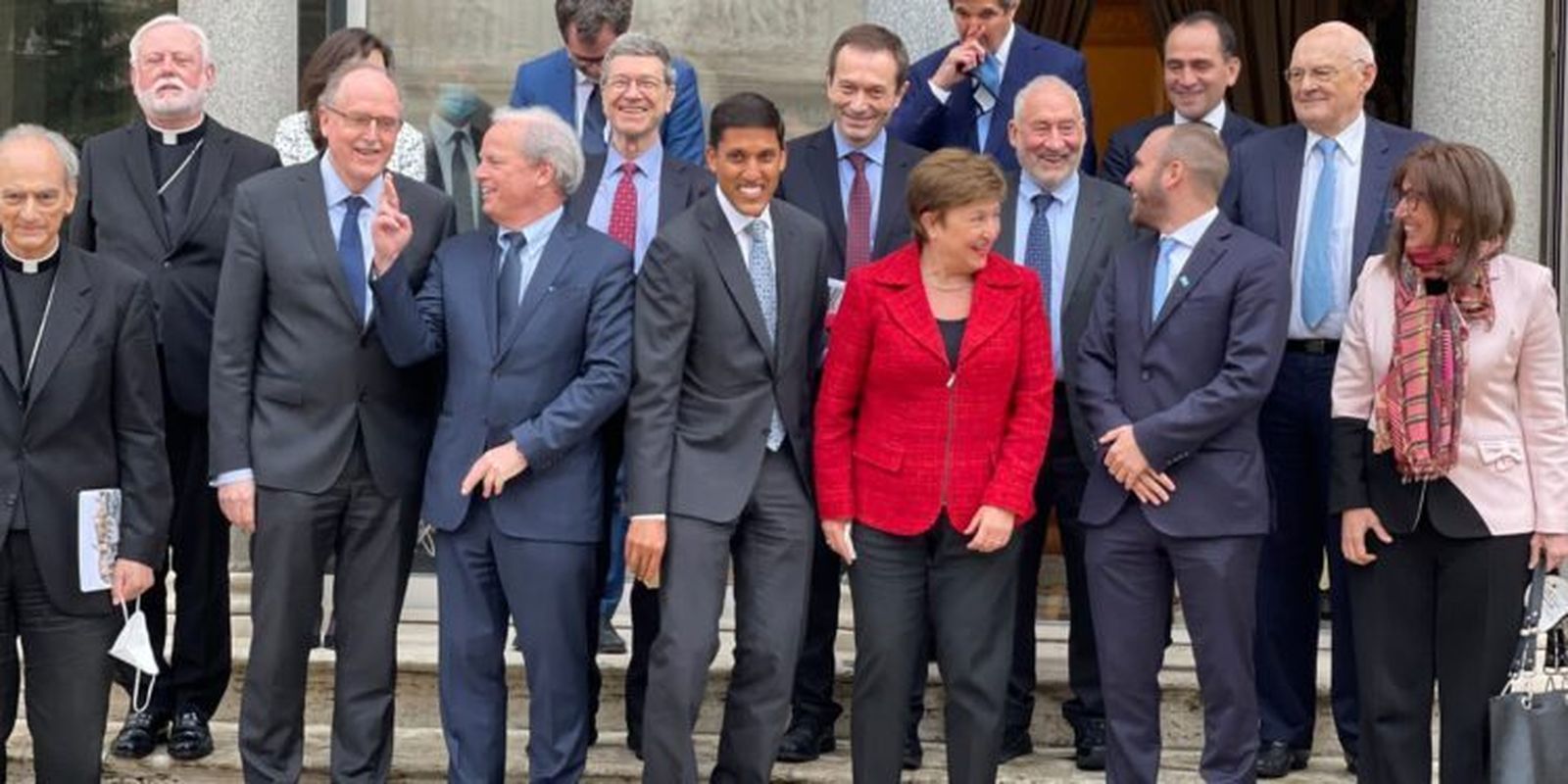 Secretario de Hacienda de AMLO participa en Cumbre vaticana