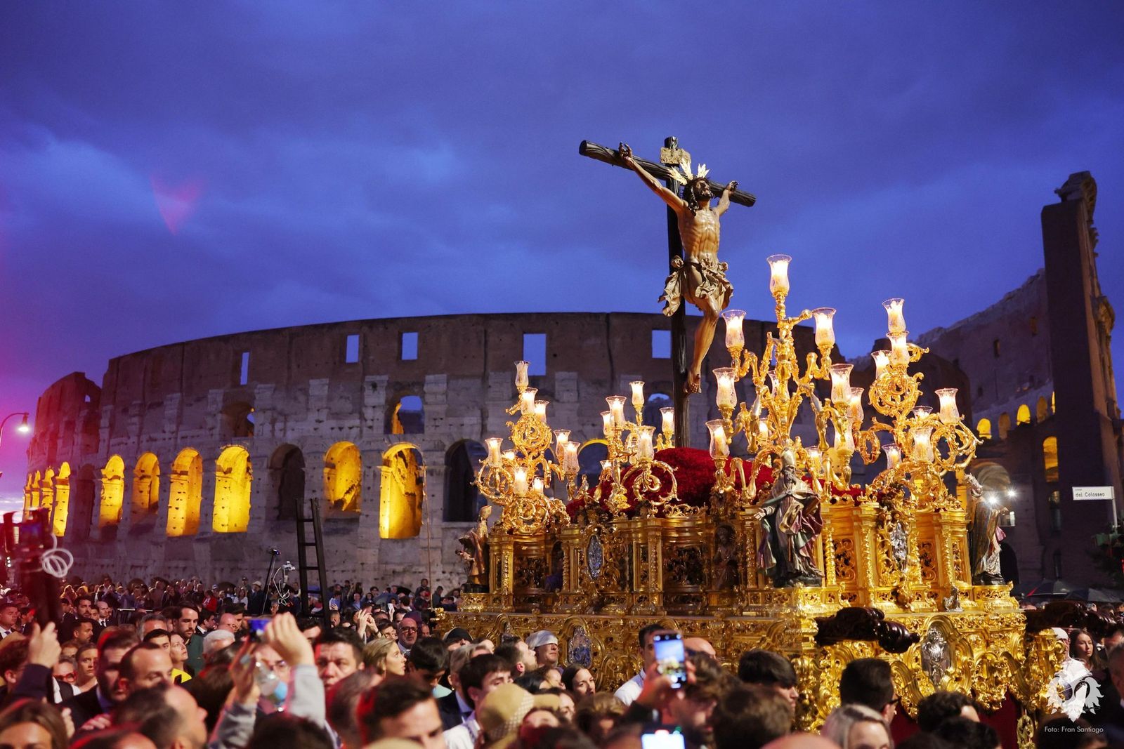 El Cachorro, ante el Coliseo