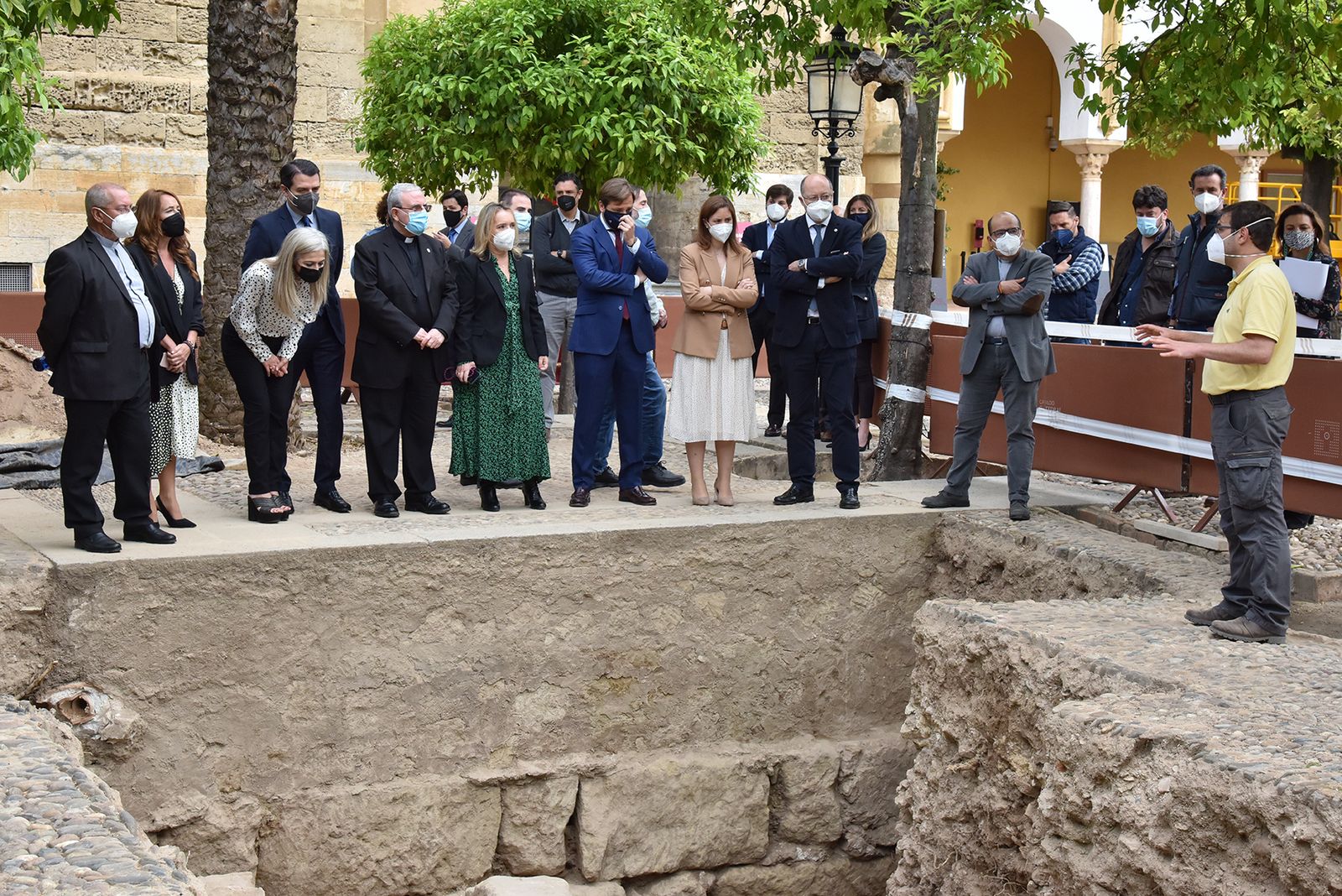 Visita a las excavaciones del Patio de los Naranjos cordobés
