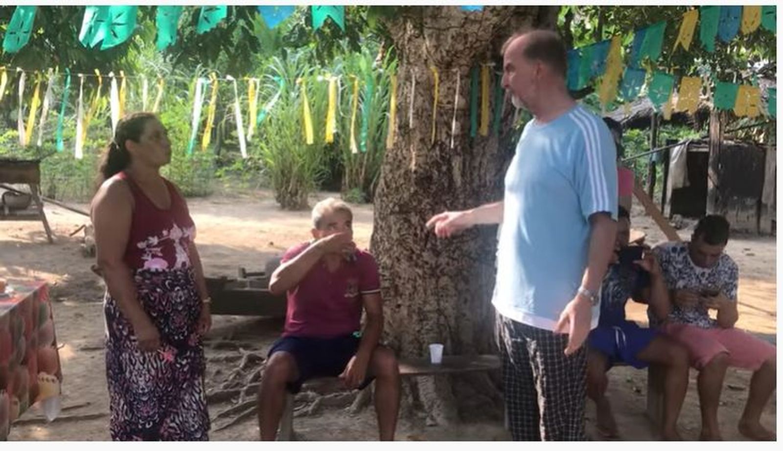 Dom Norberto, visitando una comunidad en la selva