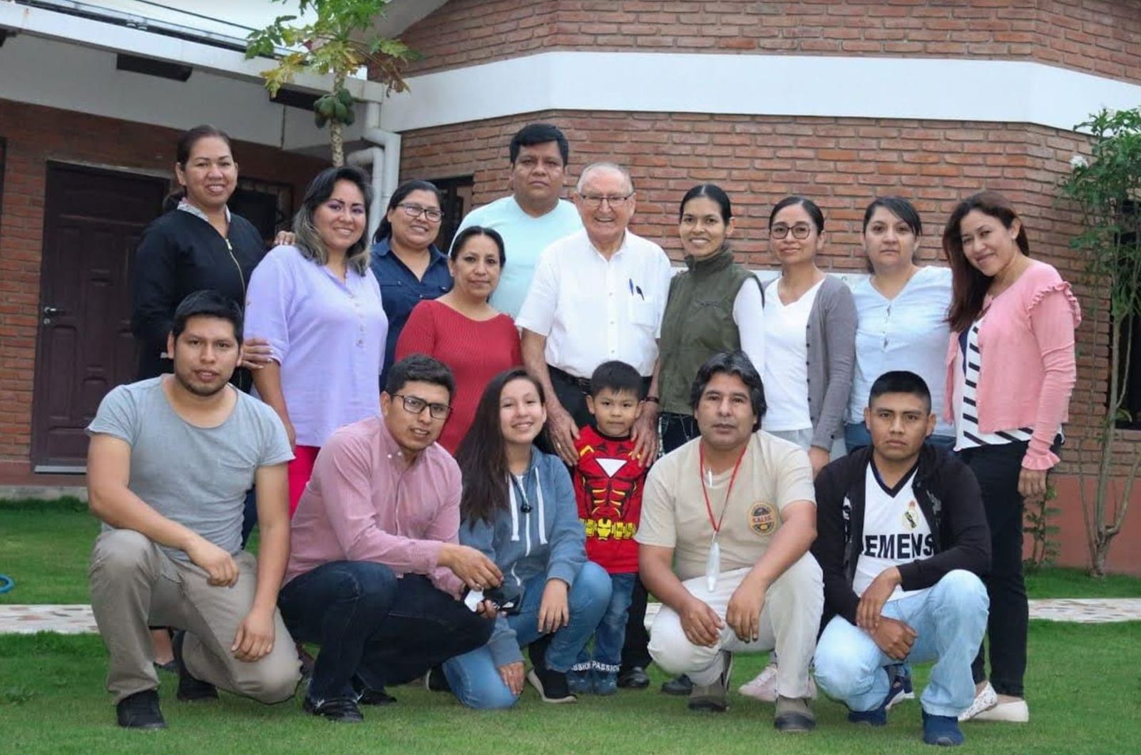 Castellanos (en el centro), en Bolivia