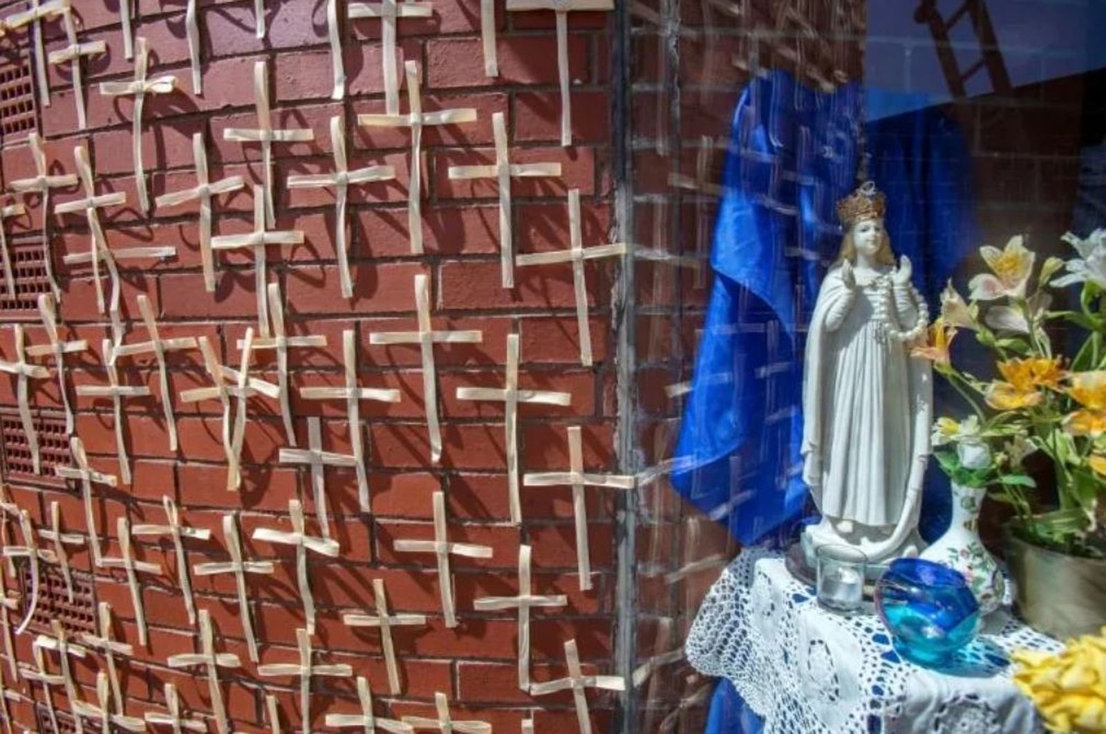 Cruces de muertos por coronavirus en Irlanda