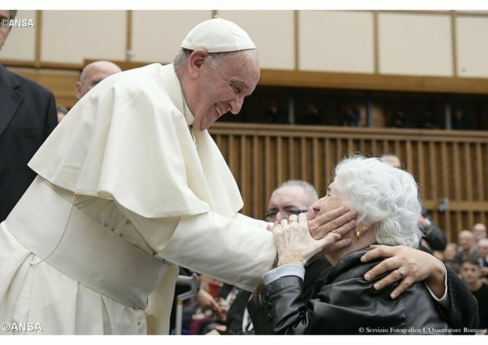 Francisco, con los ancianos