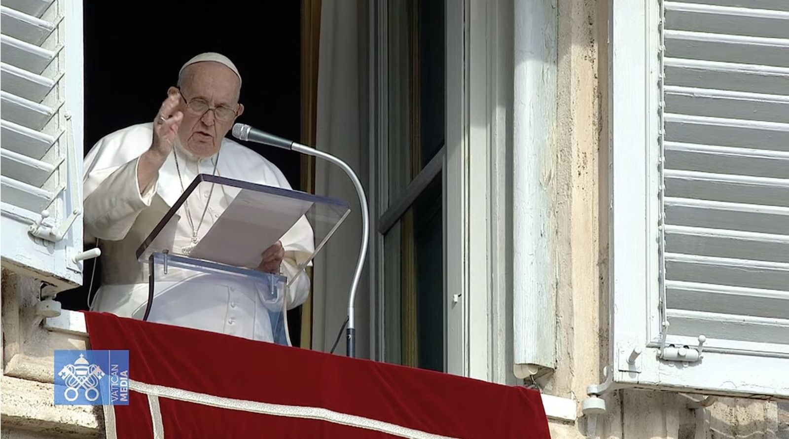 El Papa imparte la bendición