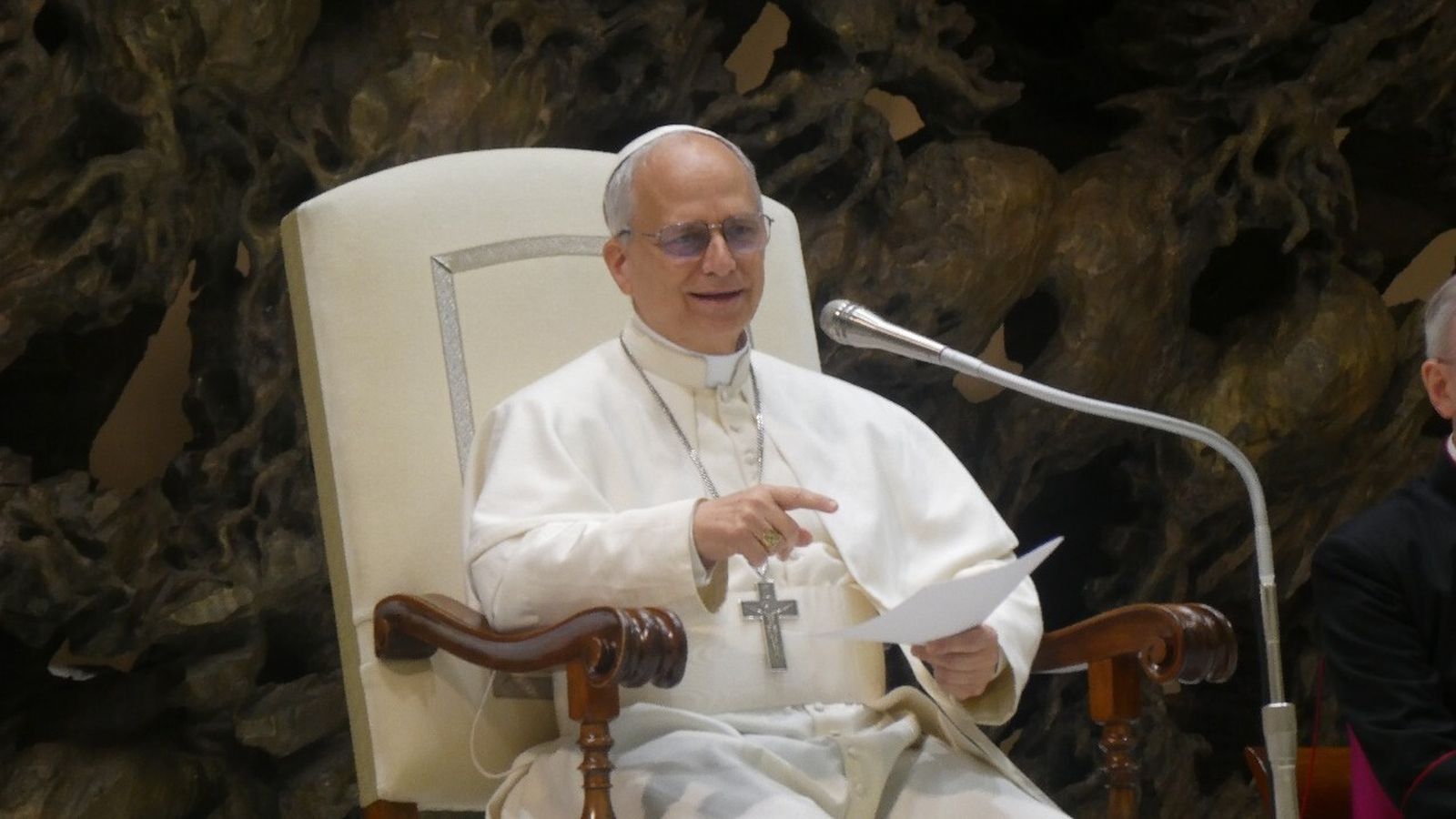 León XIV con los periodistas