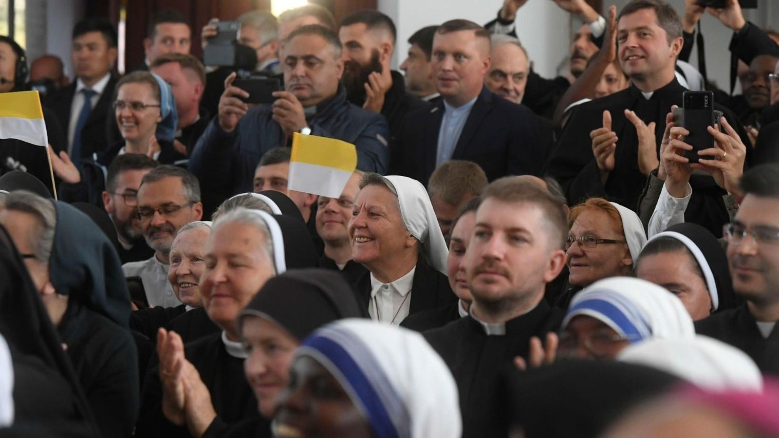 Fieles esperan a Francisco en Kazajstán