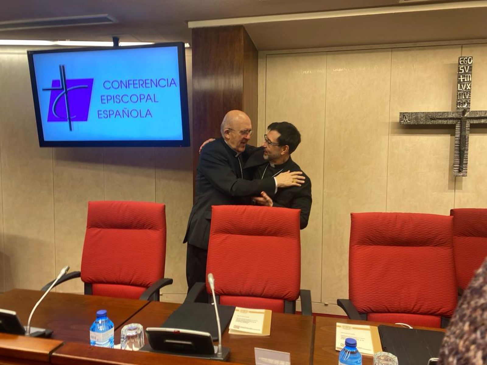 El abrazo de Osoro y Cobo