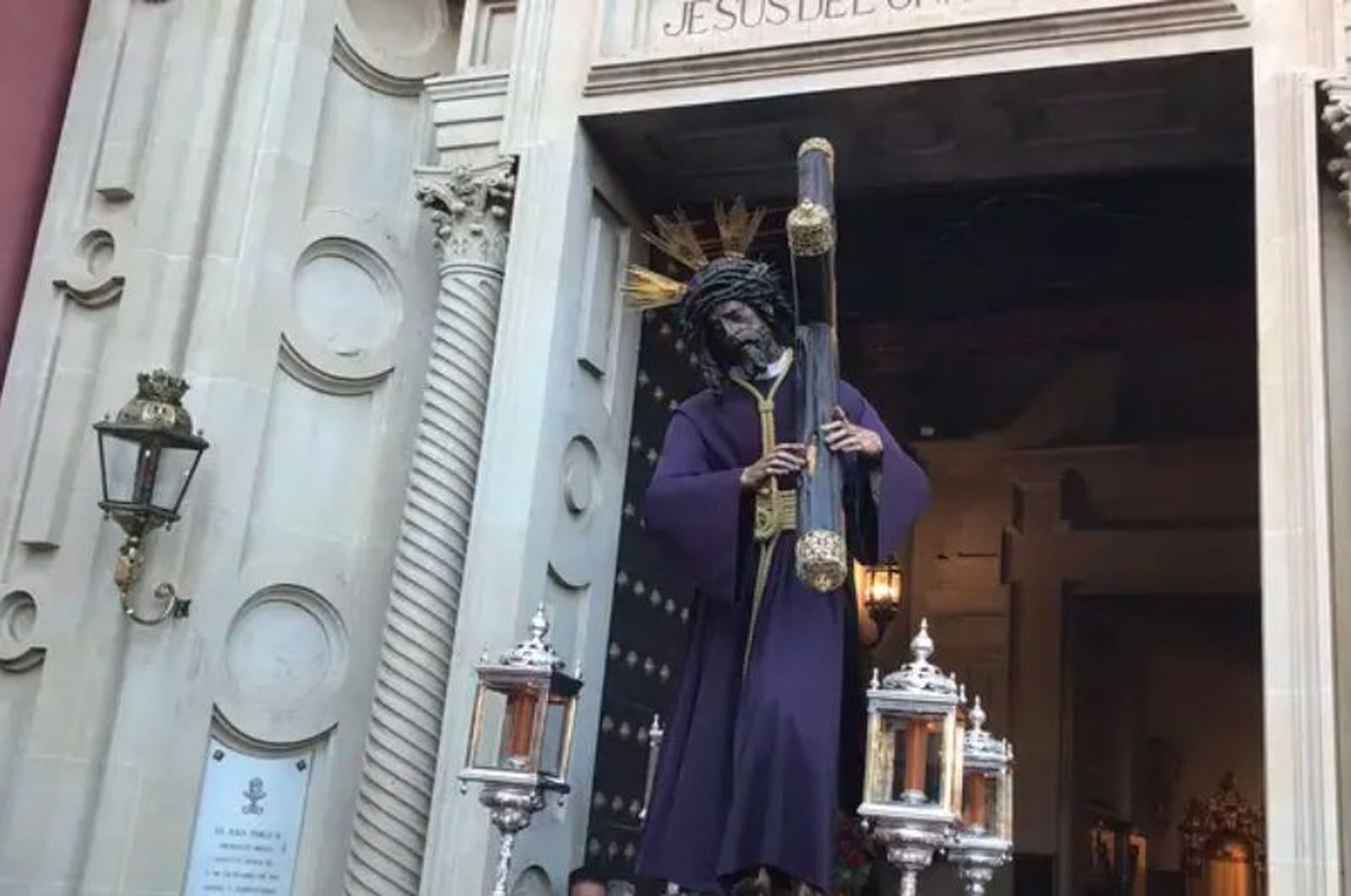 El Gran Poder ya recorre Sevilla