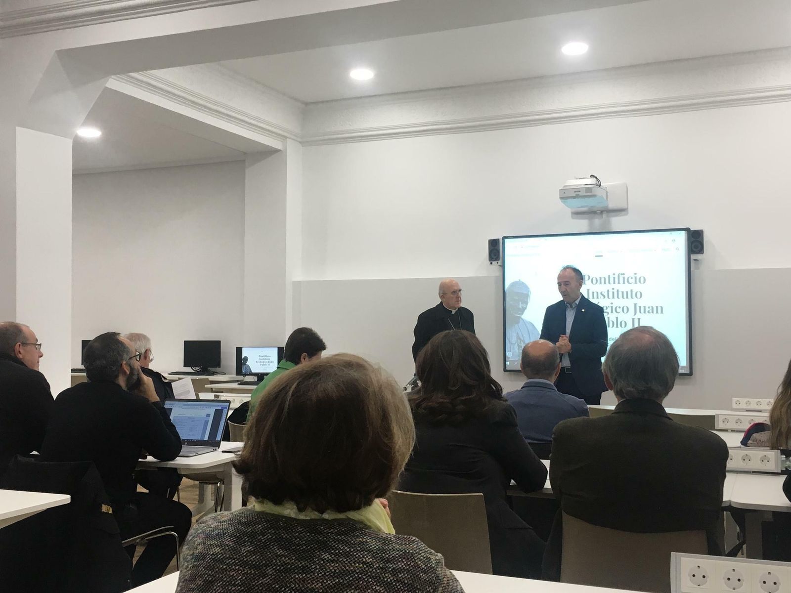 Comienzo del curso en el Juan Pablo II