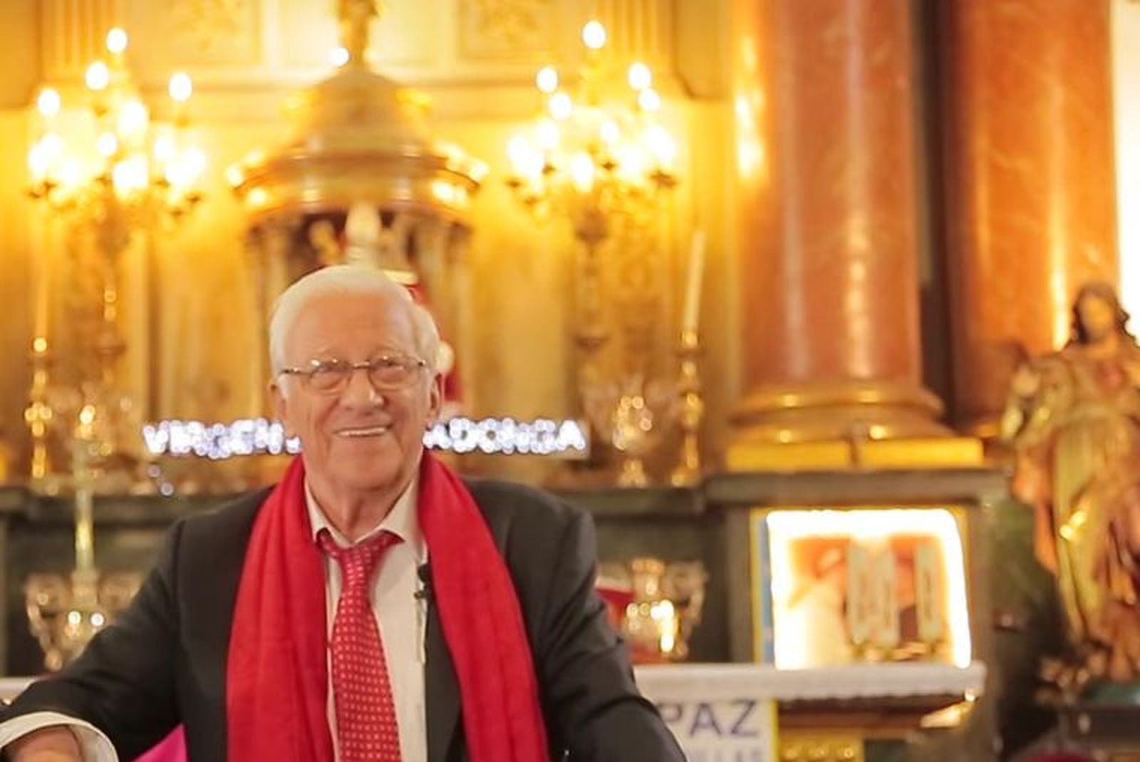 El padre Ángel, en su iglesia de San Antón en Madrid