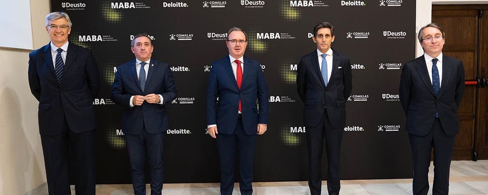 Enrique Sanz Giménez-Rico, SJ, rector de Comillas (centro) junto a José María Álvarez-Pallete (a su izquierda).