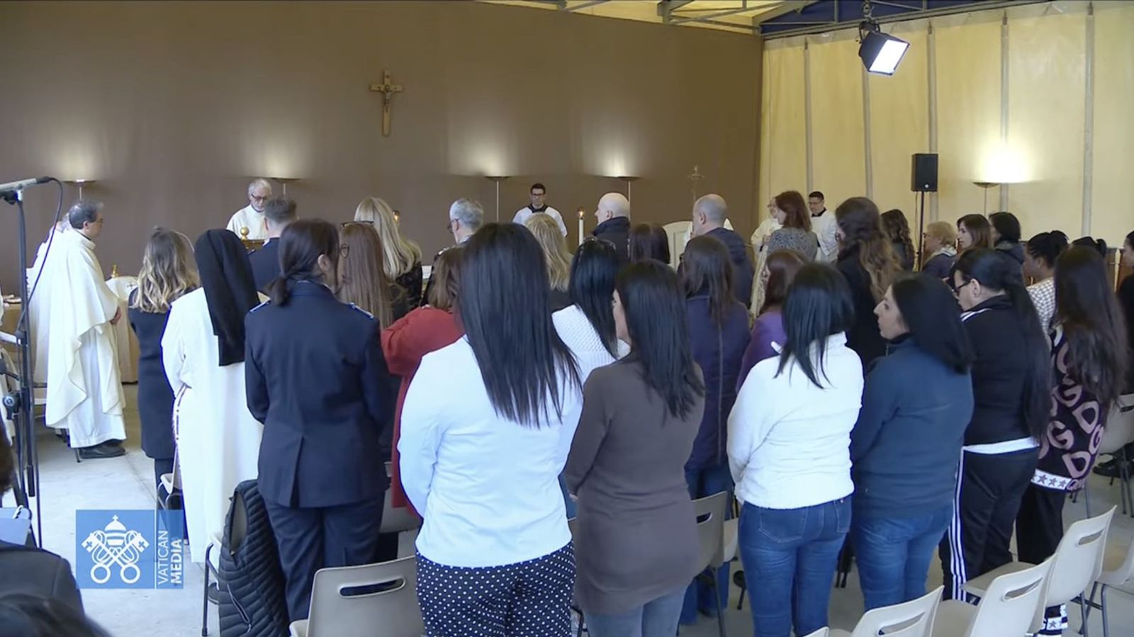 Reclusas en la Misa in coena Domini en la cárcel femenina de Rebbibia, en Roma