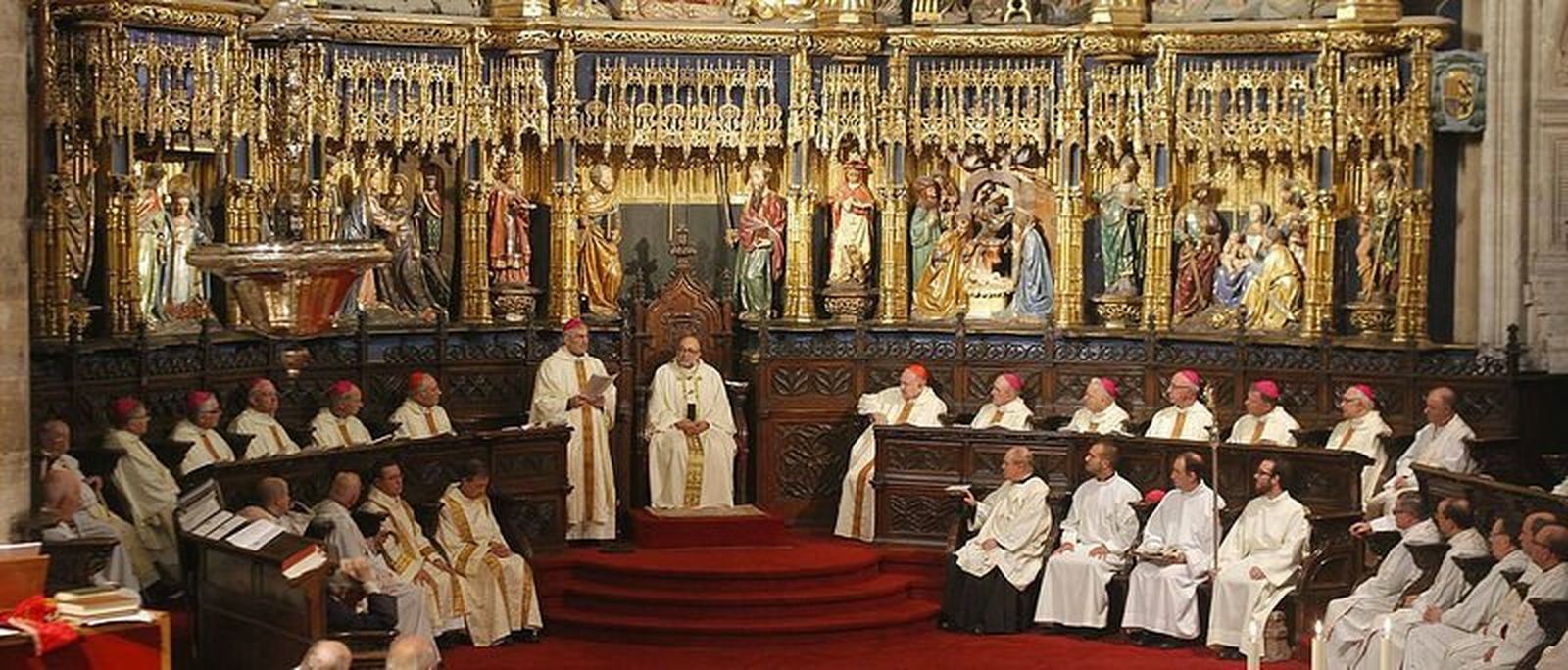Don Gabino, en su homenaje en la catedral de Oviedo