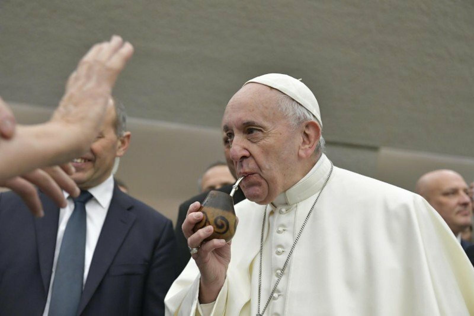 Papa Francisco toma mate