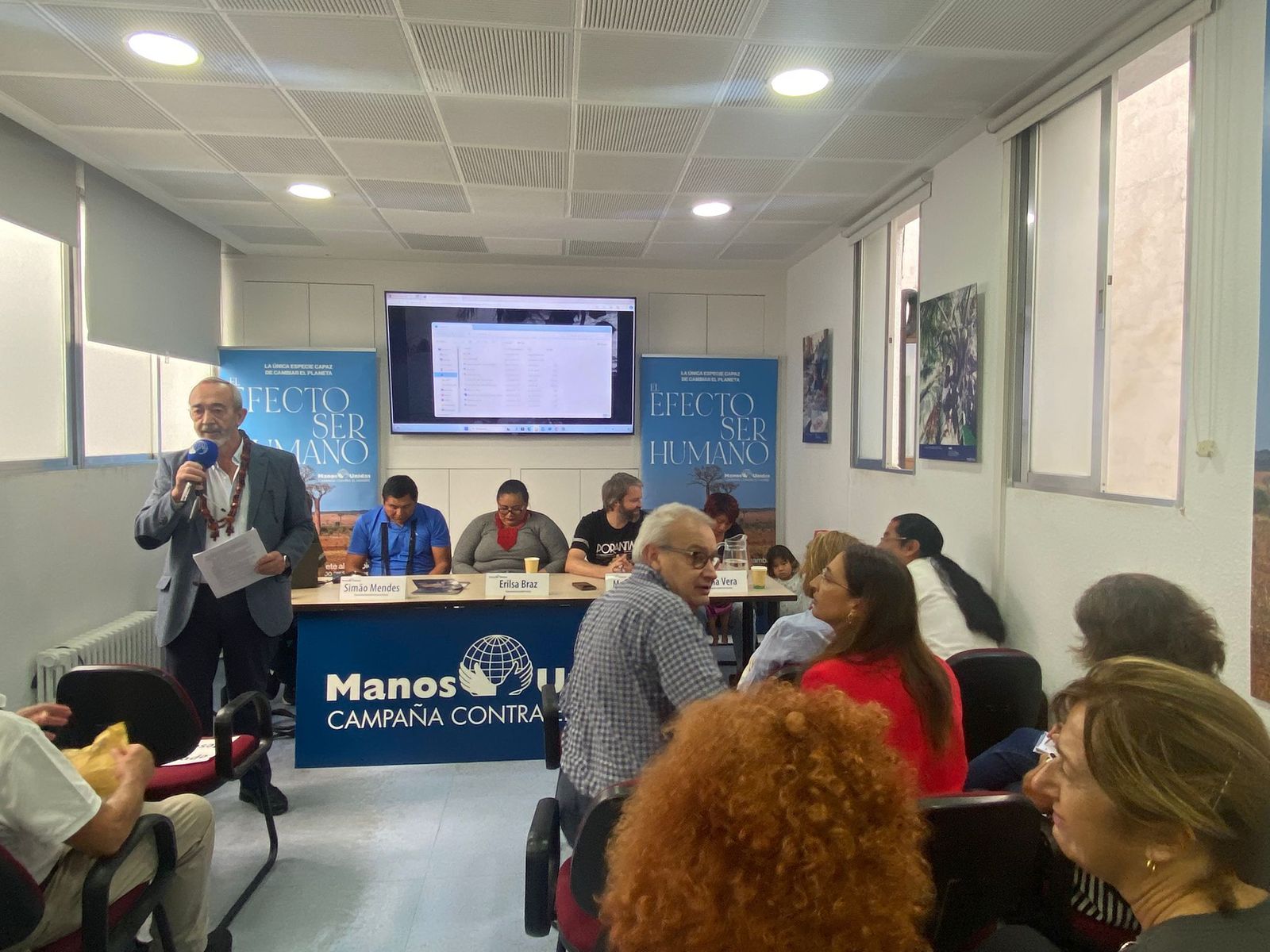 Mesa redonda en Manos Unidas