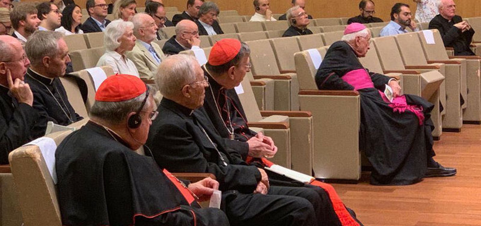 Rouco, junto a Burke y Koch, en el encuentro