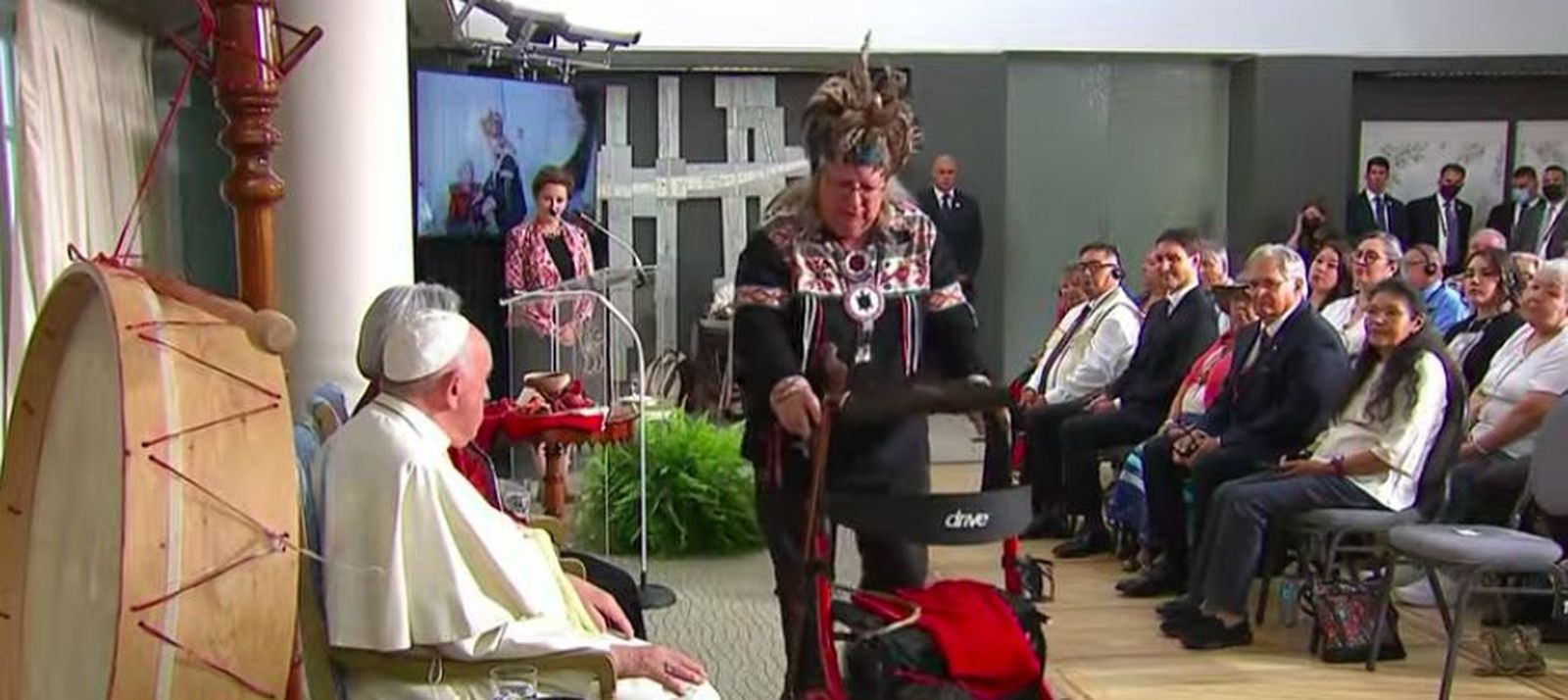 Entrega de regalos al Papa Francisco