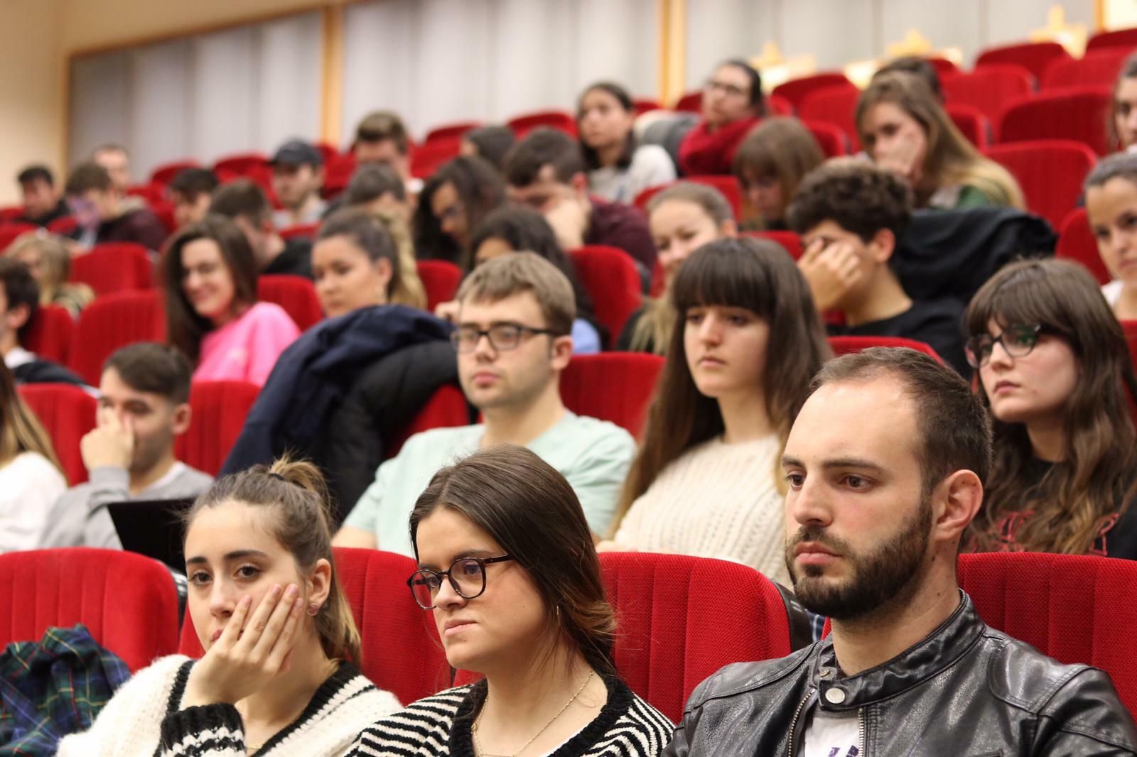 Conferencia de Mabel Lozano