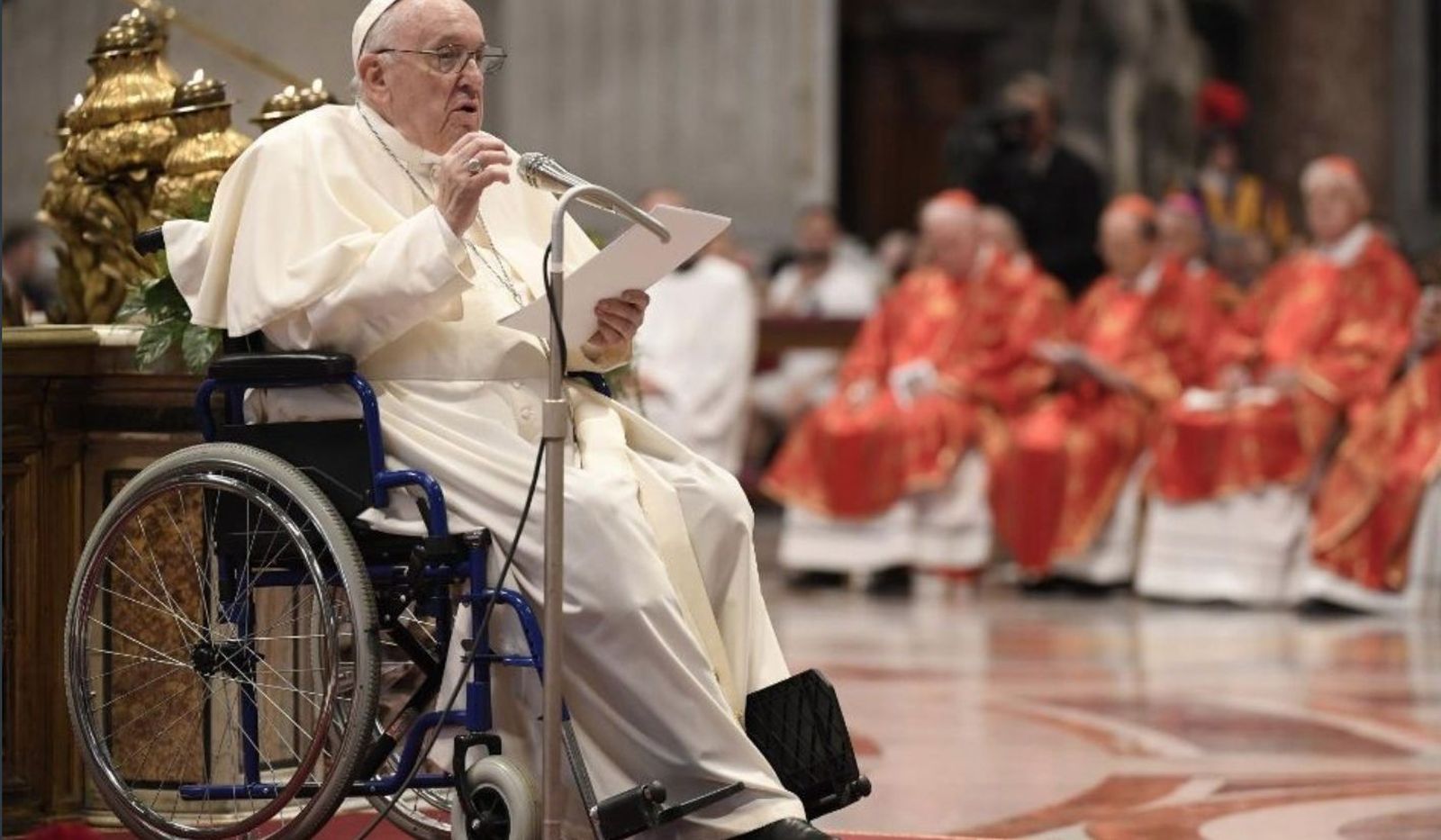 Papa en silla de ruedas