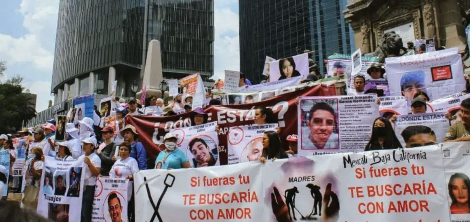 Concentración en memoria de los desaparecidos en México