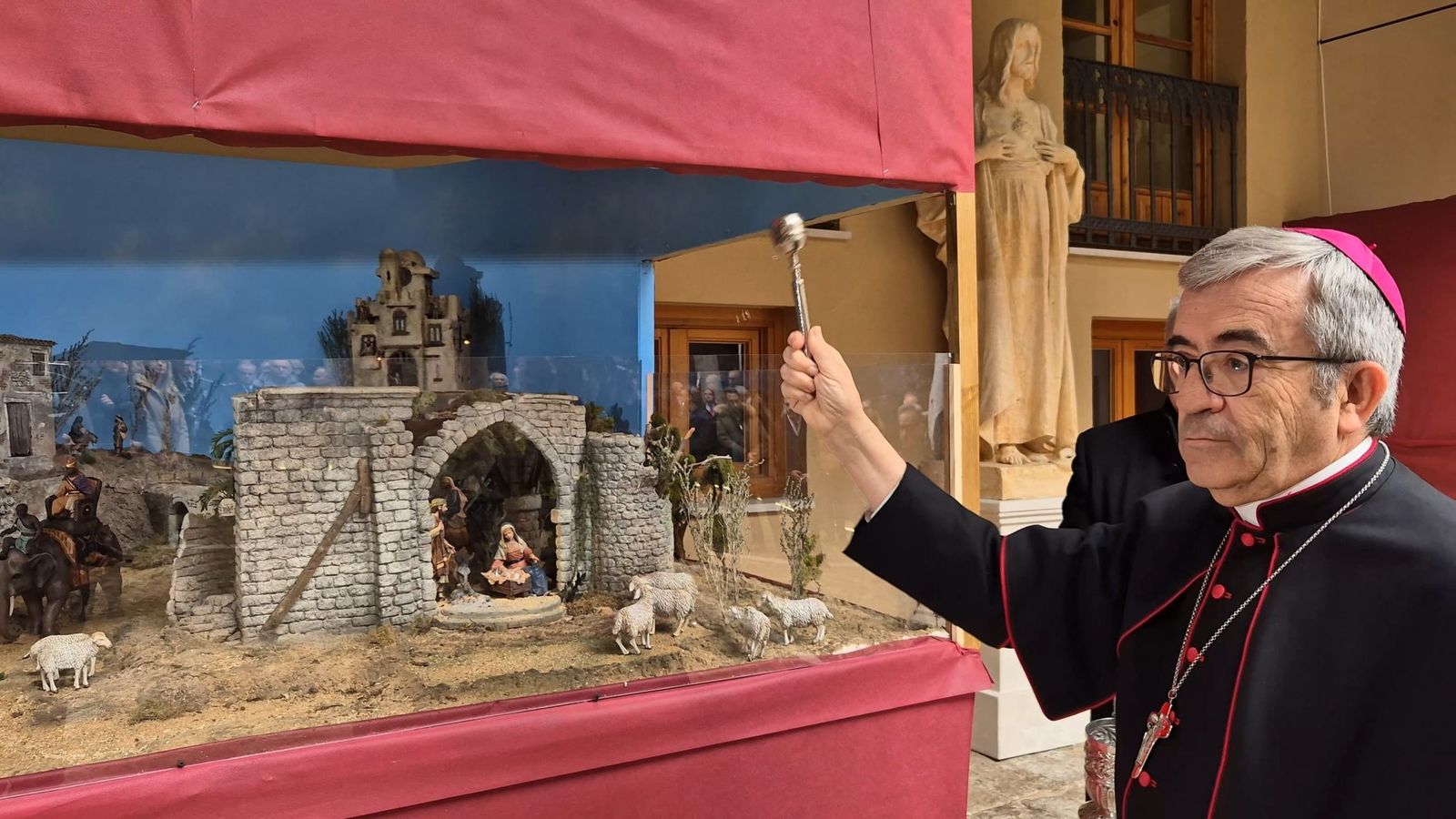 Argüello bendice la exposición de belenes