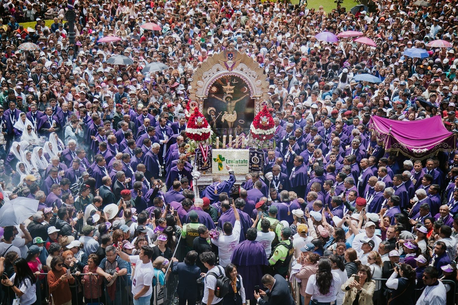 Procesión del Cristo de los mIlagros. Lima (Perú)