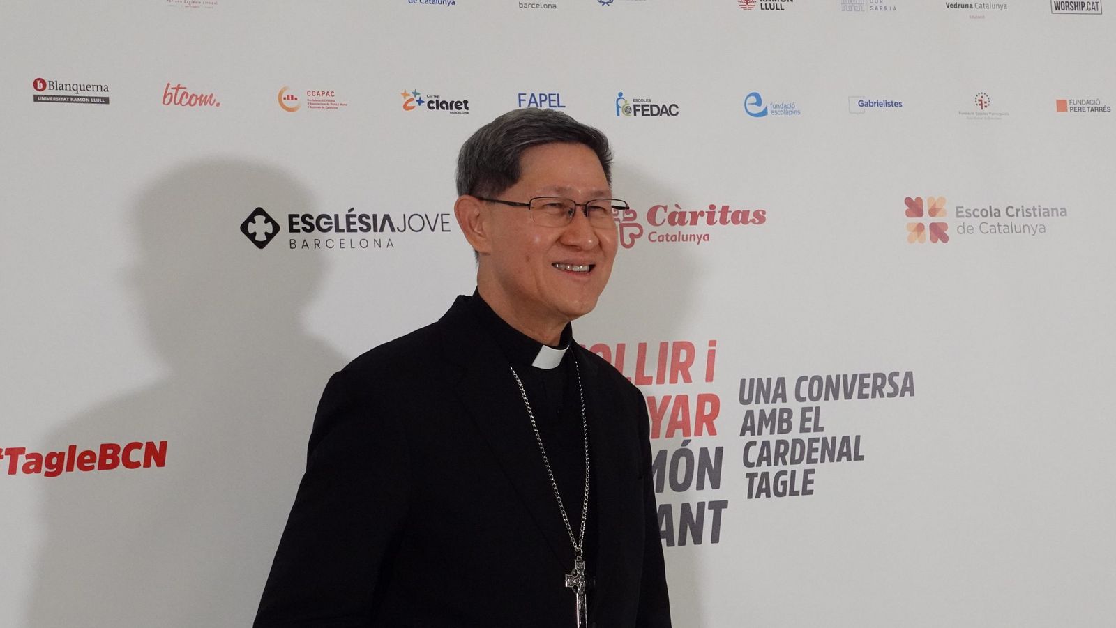 El cardenal Tagle, durante su visita al Fòrum. Foto: Arzobispado de Barcelona.