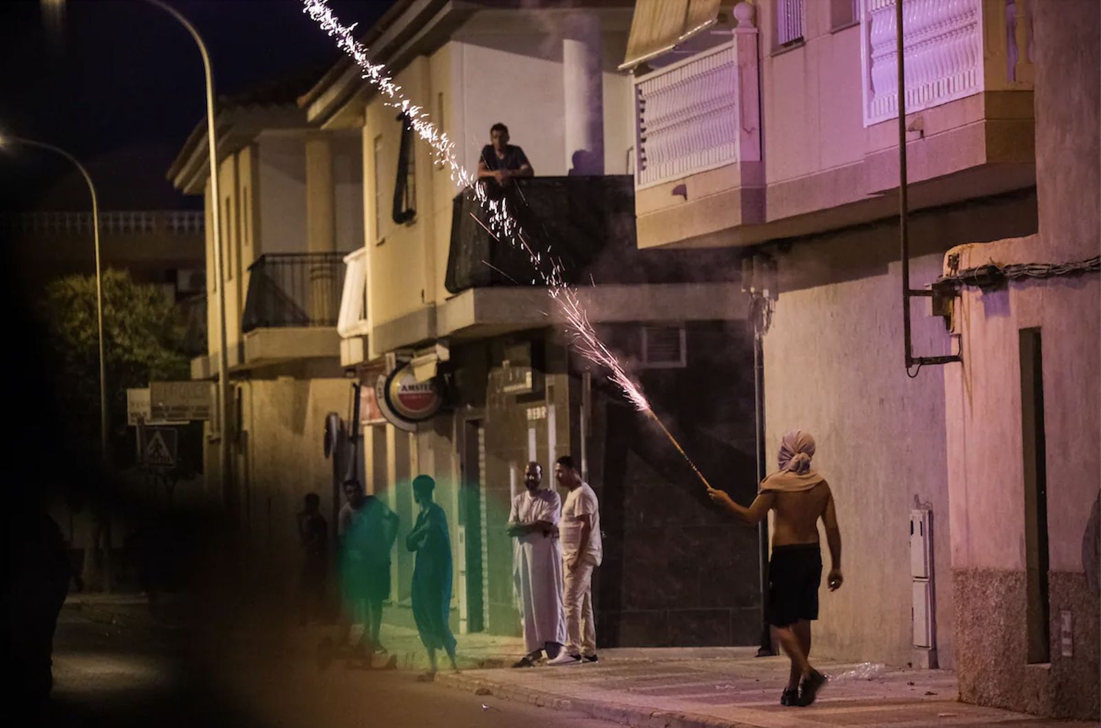 Un enmascarado dispara una bengala en Torre Pacheco