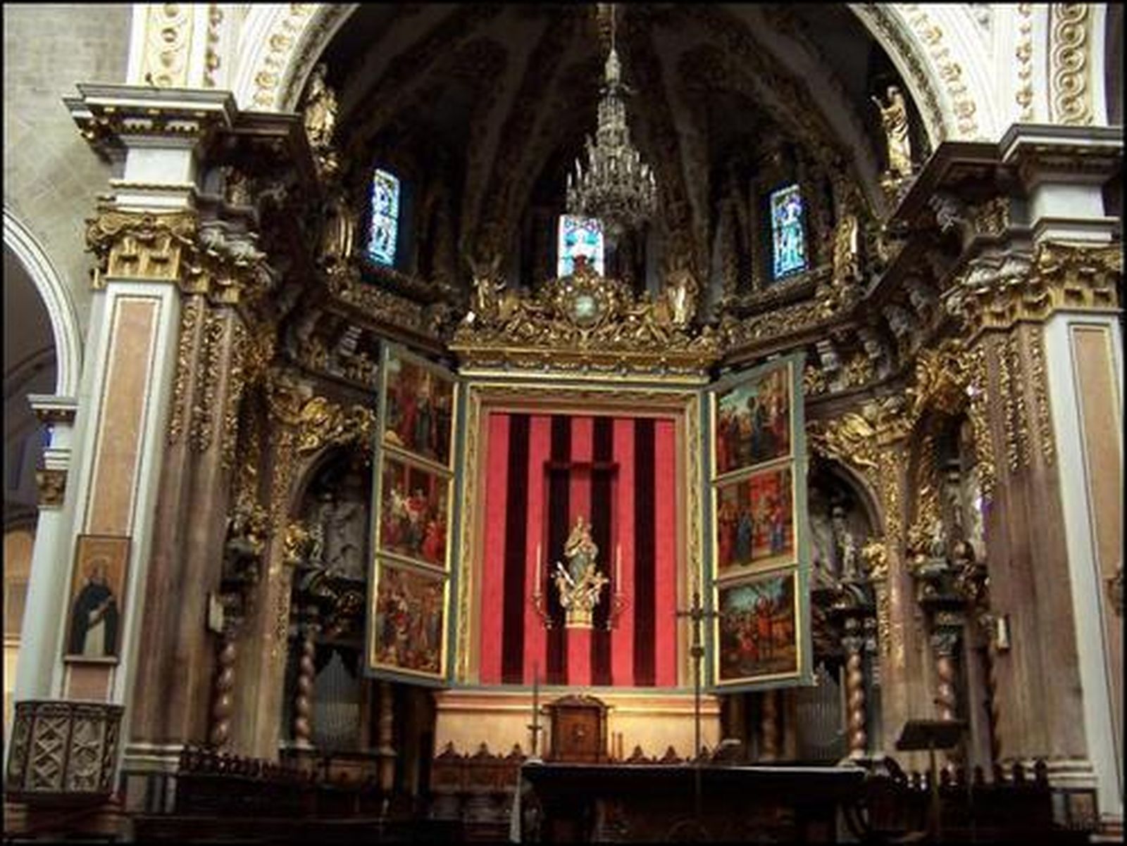 El retablo mayor de la catedral de València antes de ser manipulado