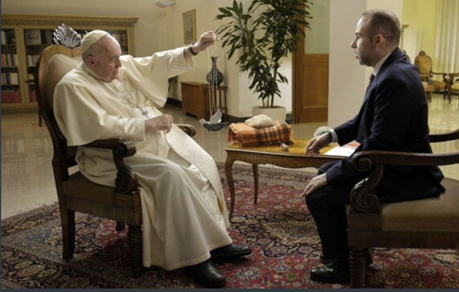 Francisco, con el periodista Fabio Marchese