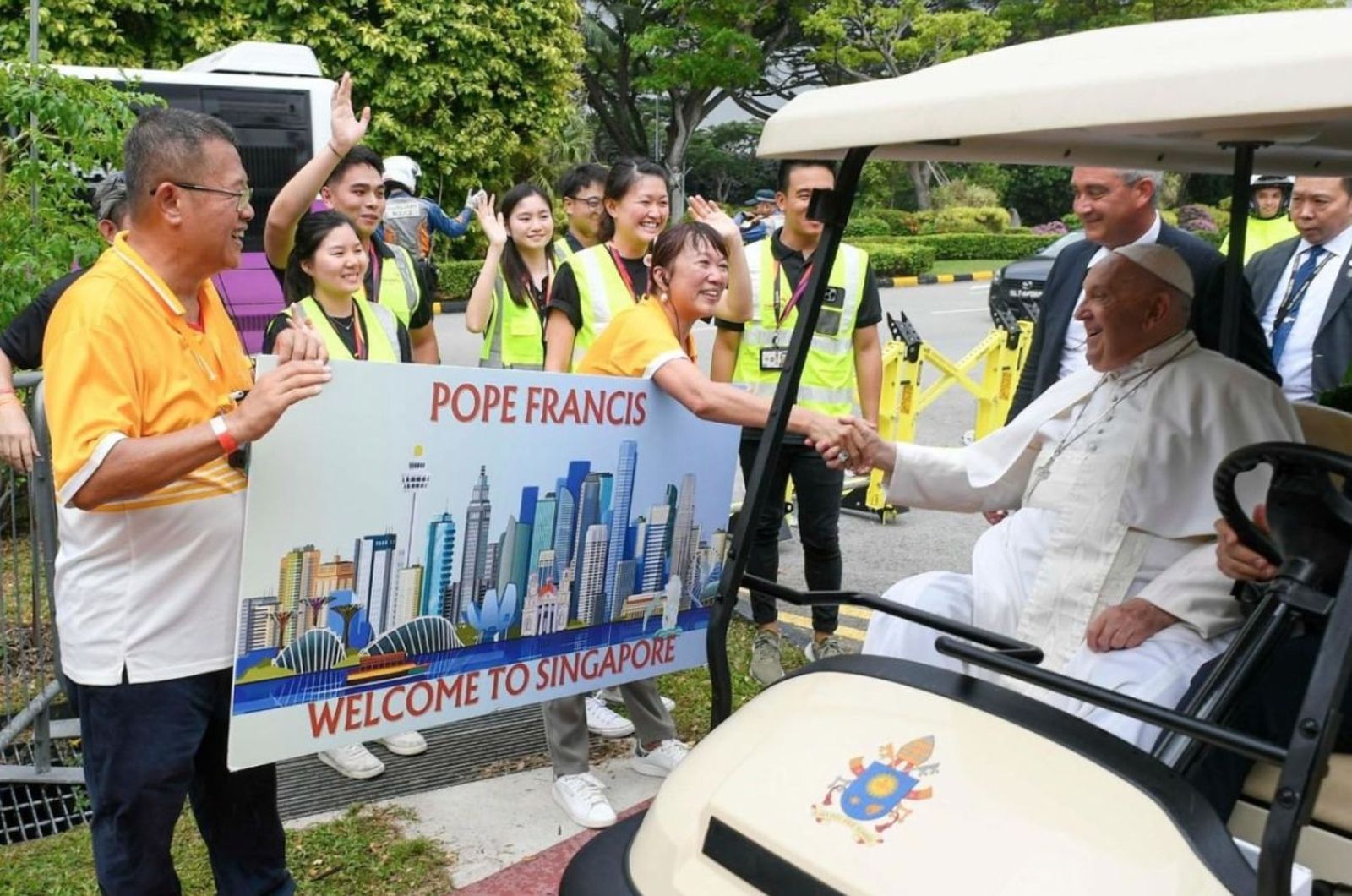 Bienvenida al papa Francisco en Singapur
