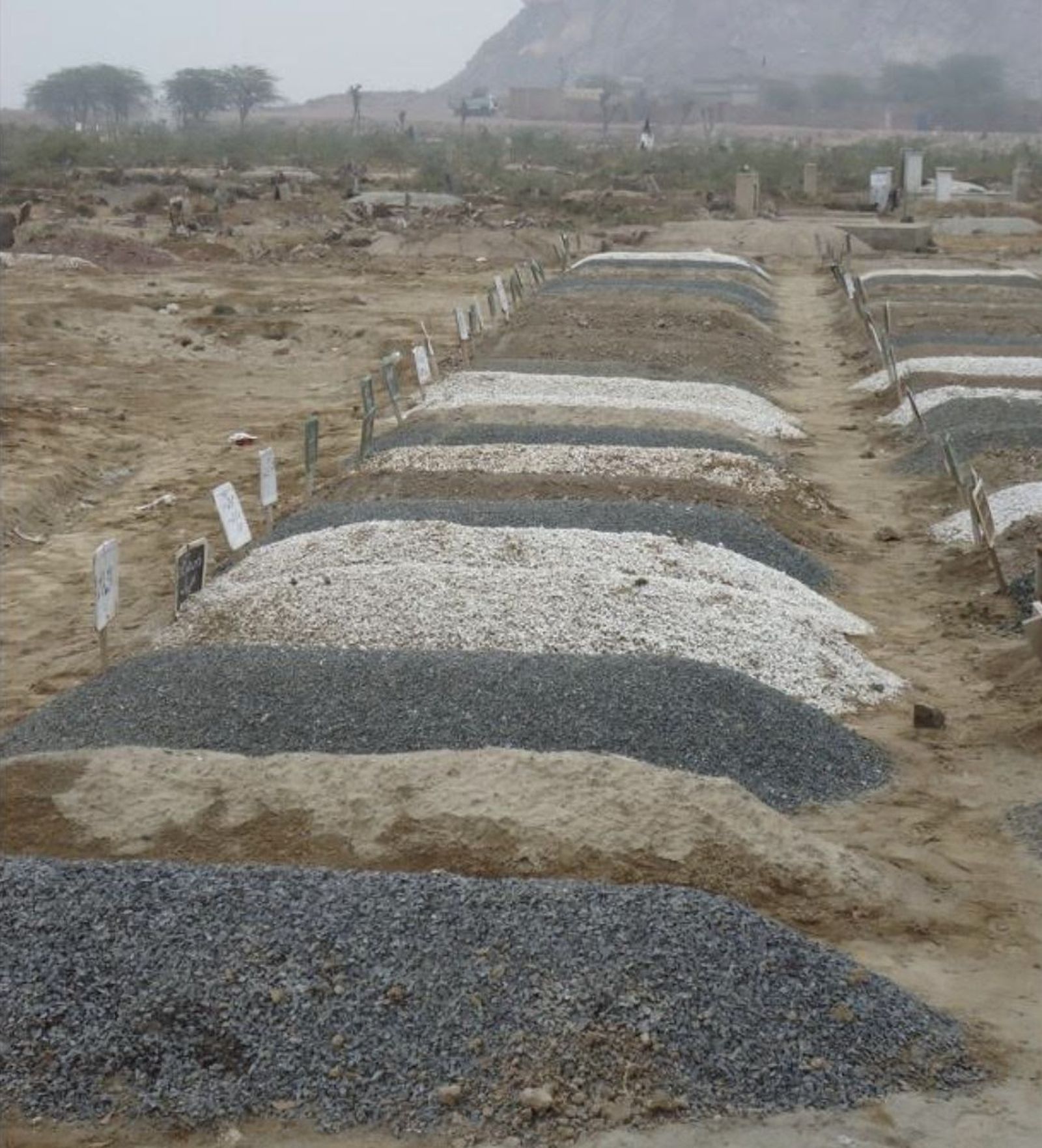 Tumbas de ahmadís asesinados en Pakistán