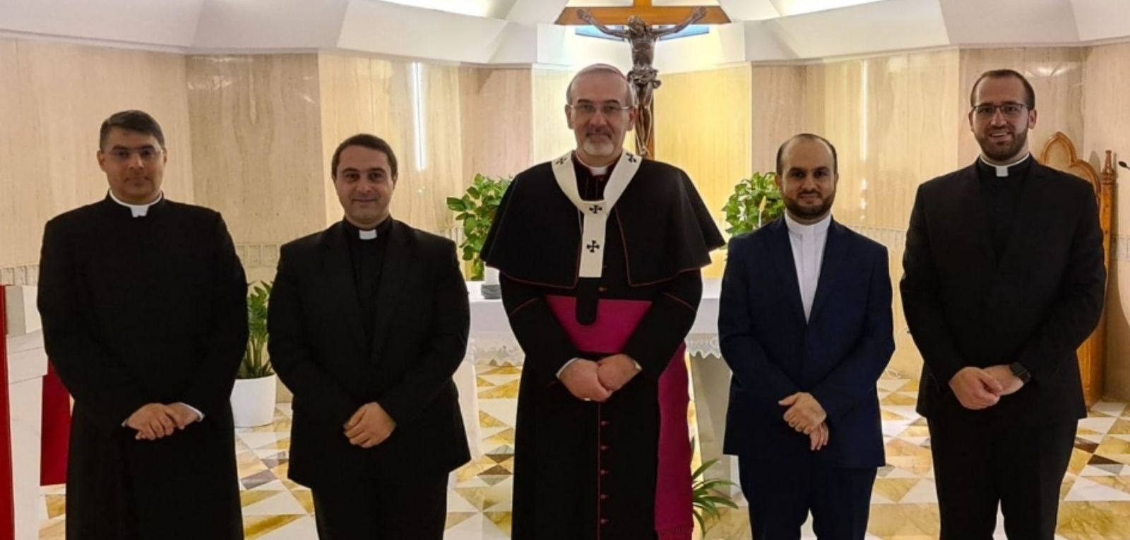 Pizzaballa recibe el palio en el Vaticano