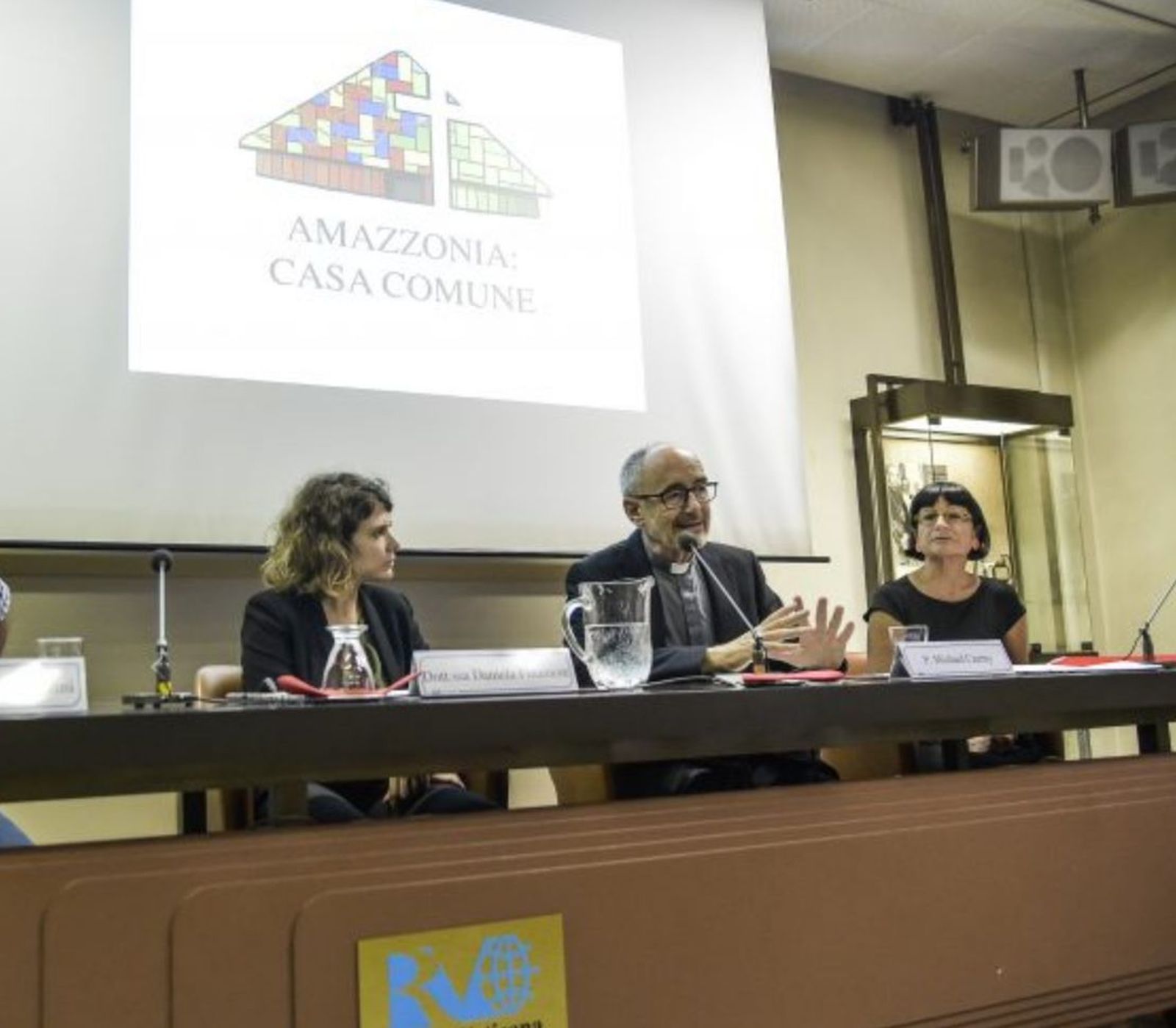Michael Czerny, presentando los eventos de la Casa Común del Sínodo