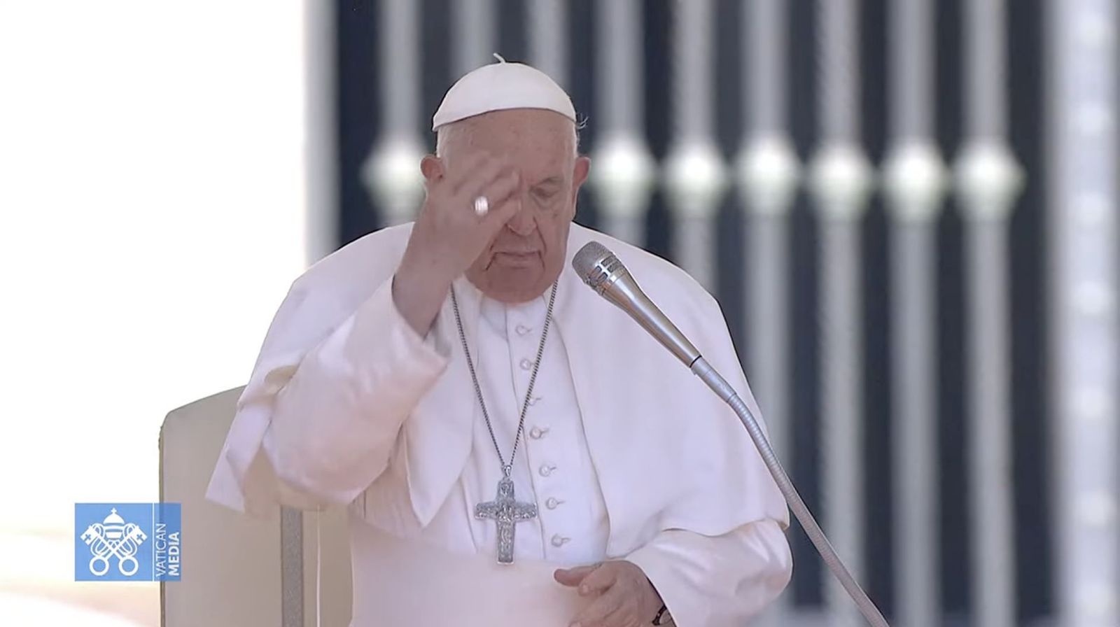 Francisco da inicio a la audiencia del miércoles.jpg