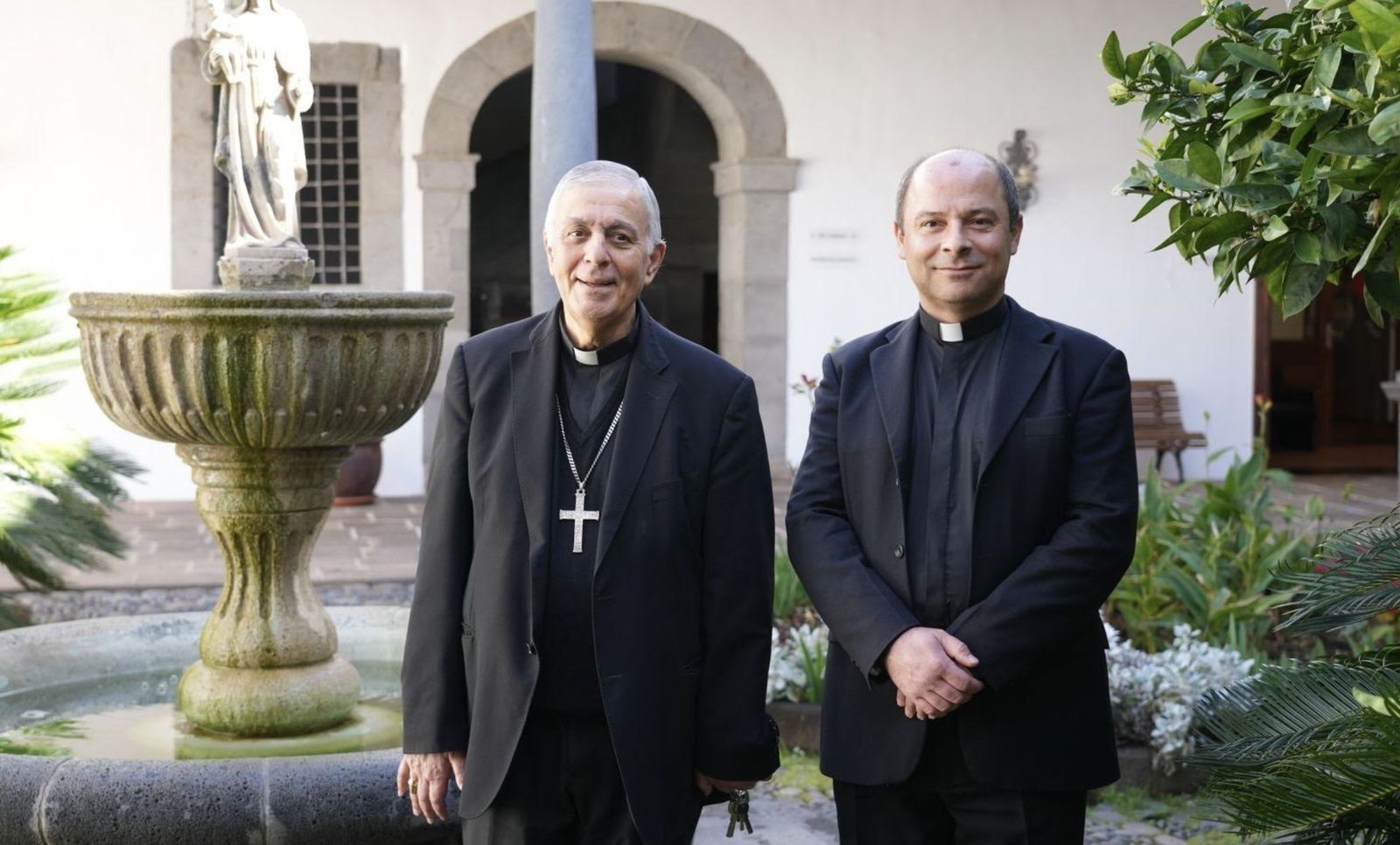 Monseñor Santiago y su predecesor