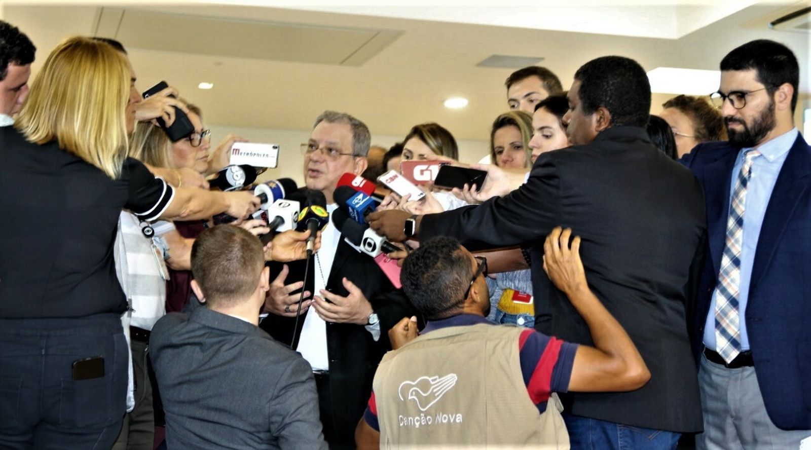 Monseñor Portella en rueda de prensa