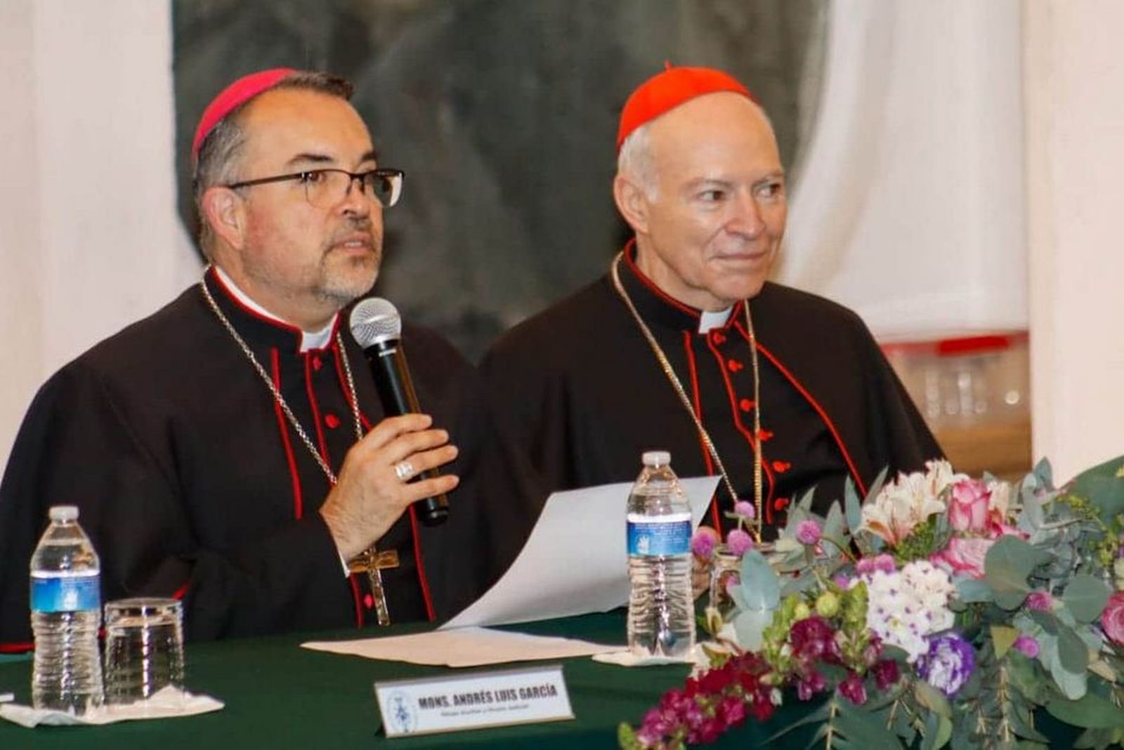 Cardenal Carlos Aguiar Retes y monseñor García Jasso