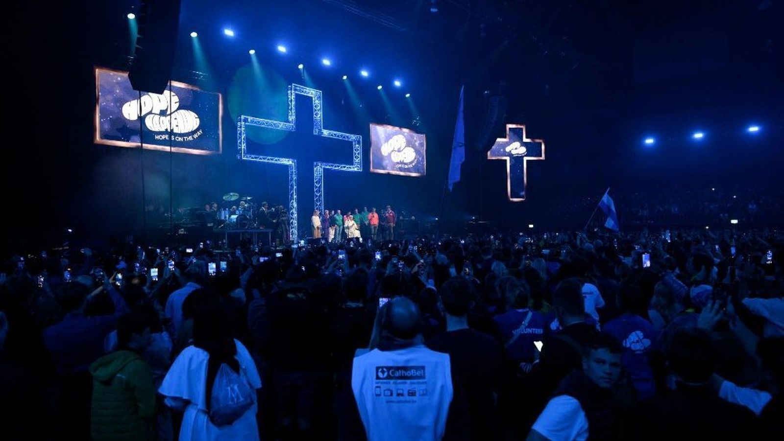 Papa y jóvenes belgas