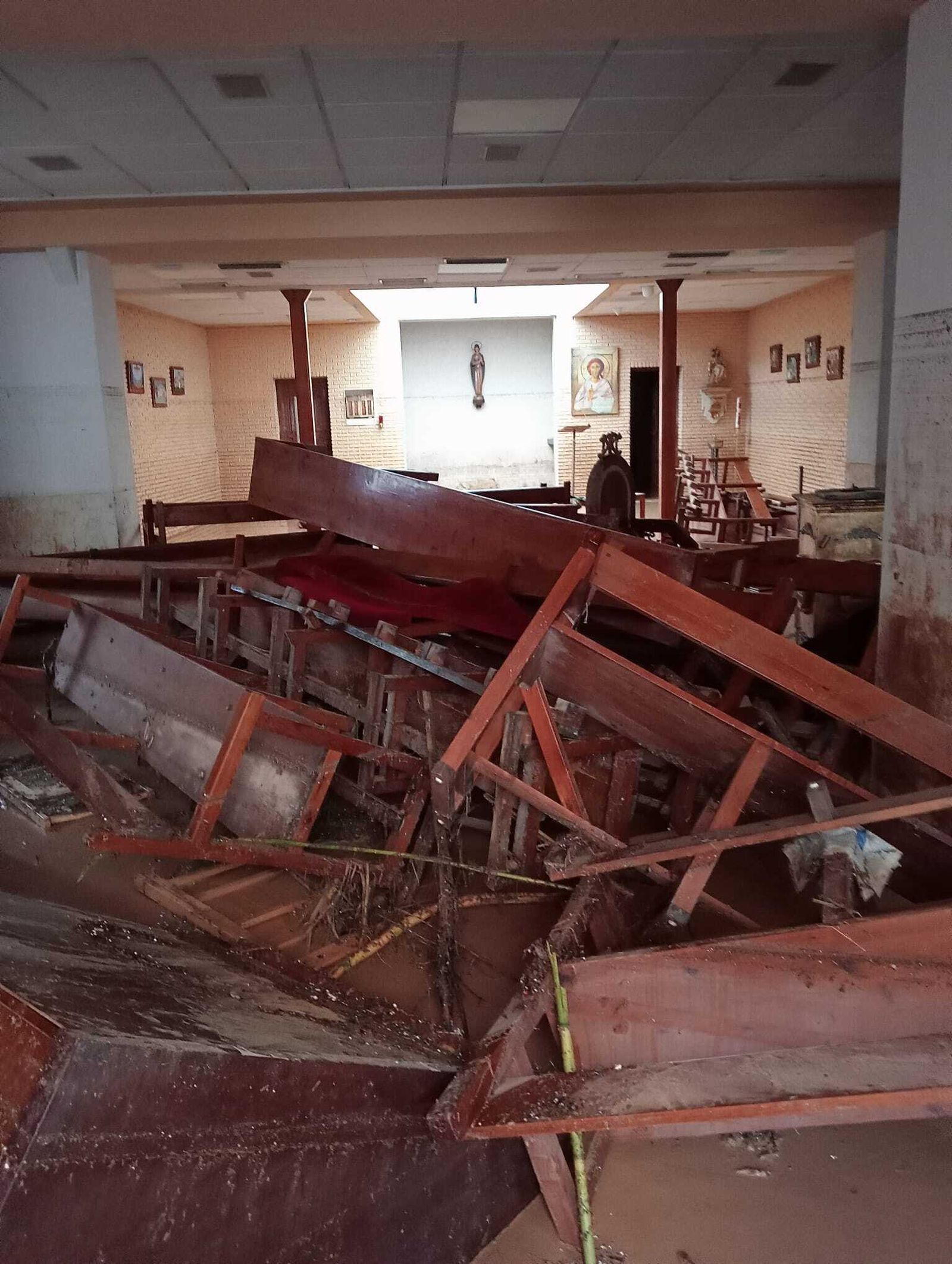 Así quedó la parroquia de San Jorge, en Paiporta