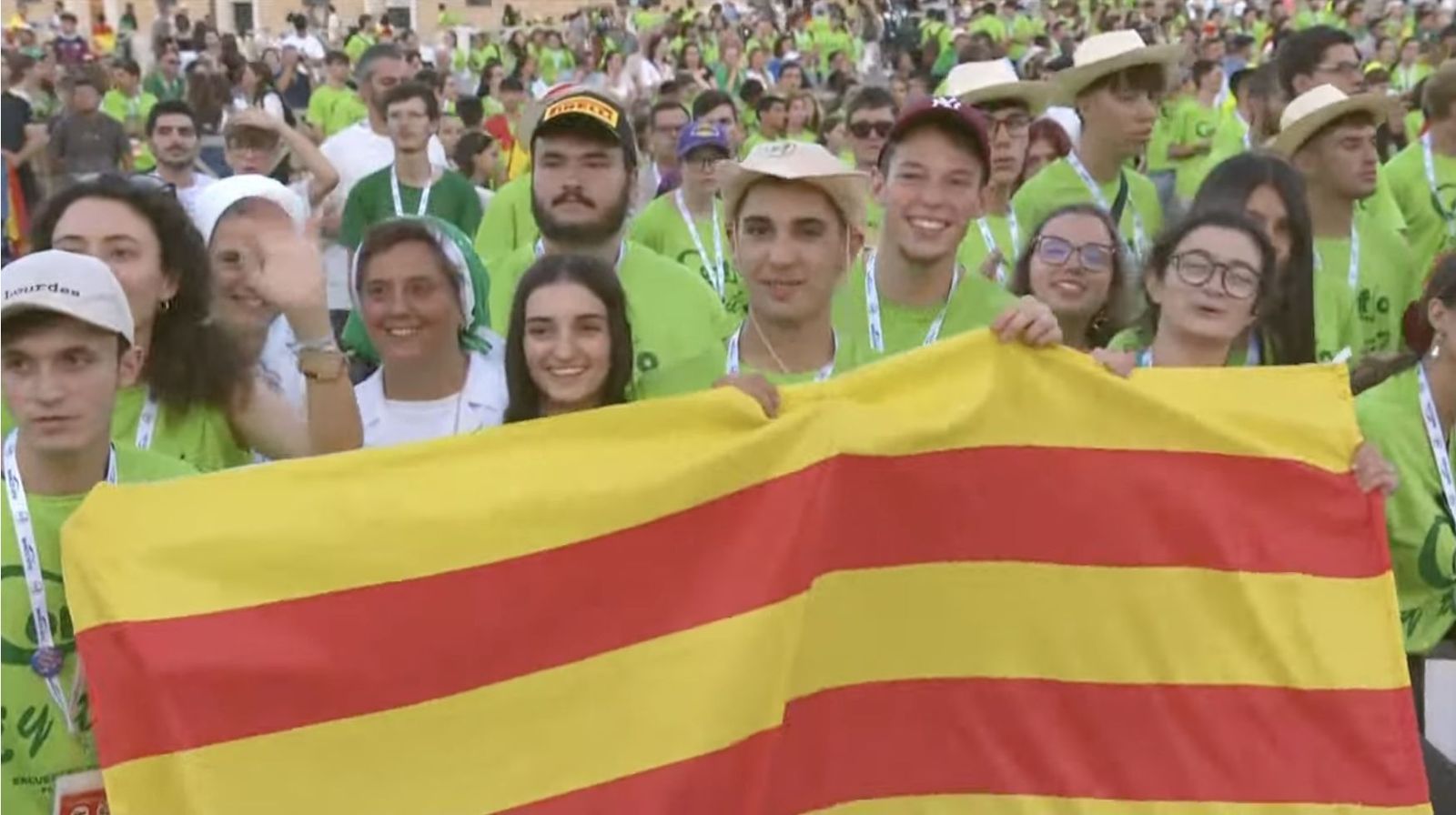 La plaza se tiñó de verde