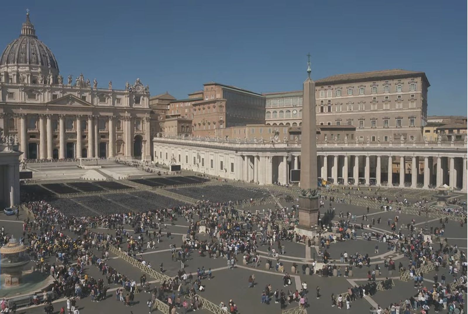 La plaza de San Pedro el mediodía d este 30 de marzo a la hora del ángelus, sin el Papa