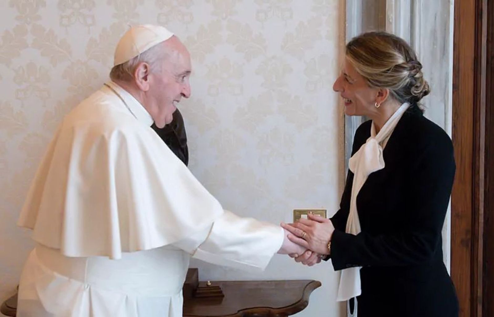 El Papa saluda a Yolanda Díaz