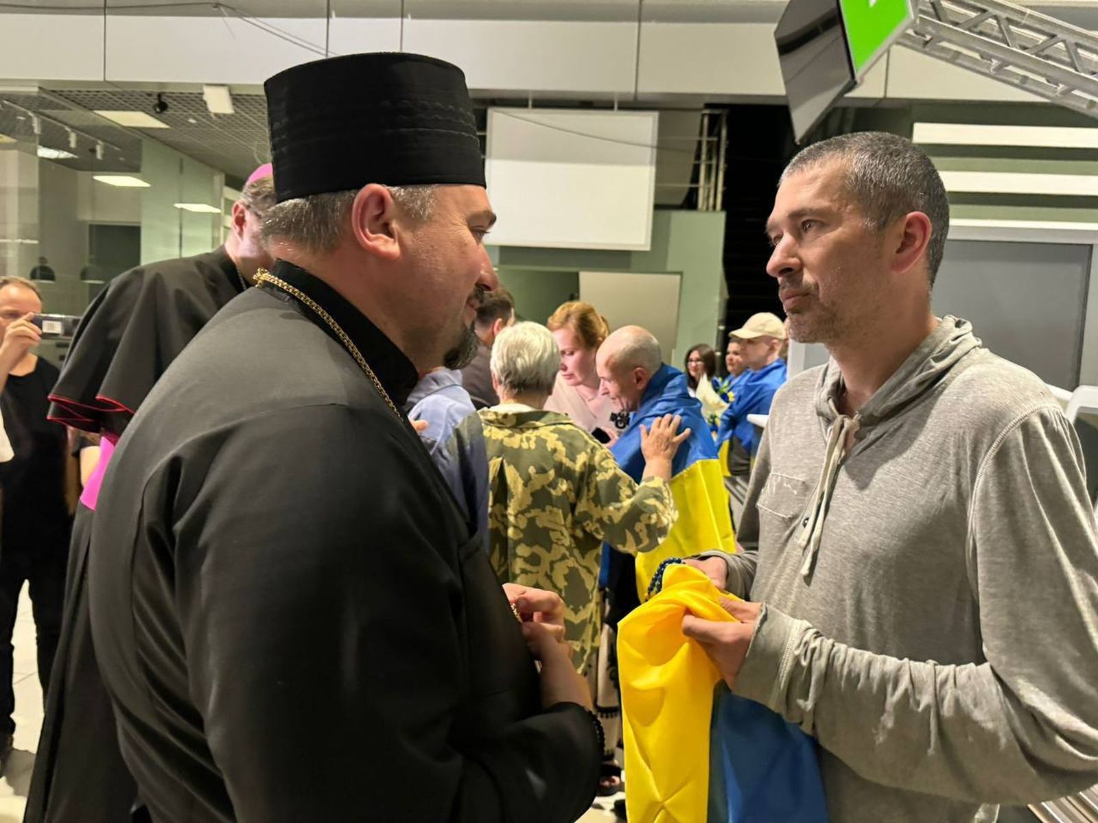 El otro sacerdote liberado